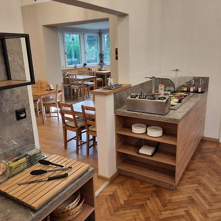 Fruehstueckshaus Wunderland Bed & Breakfast Laa an der Thaya Exterior photo