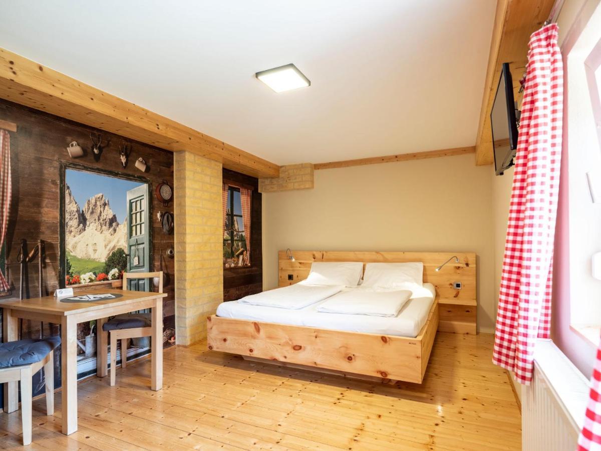 Fruehstueckshaus Wunderland Bed & Breakfast Laa an der Thaya Exterior photo