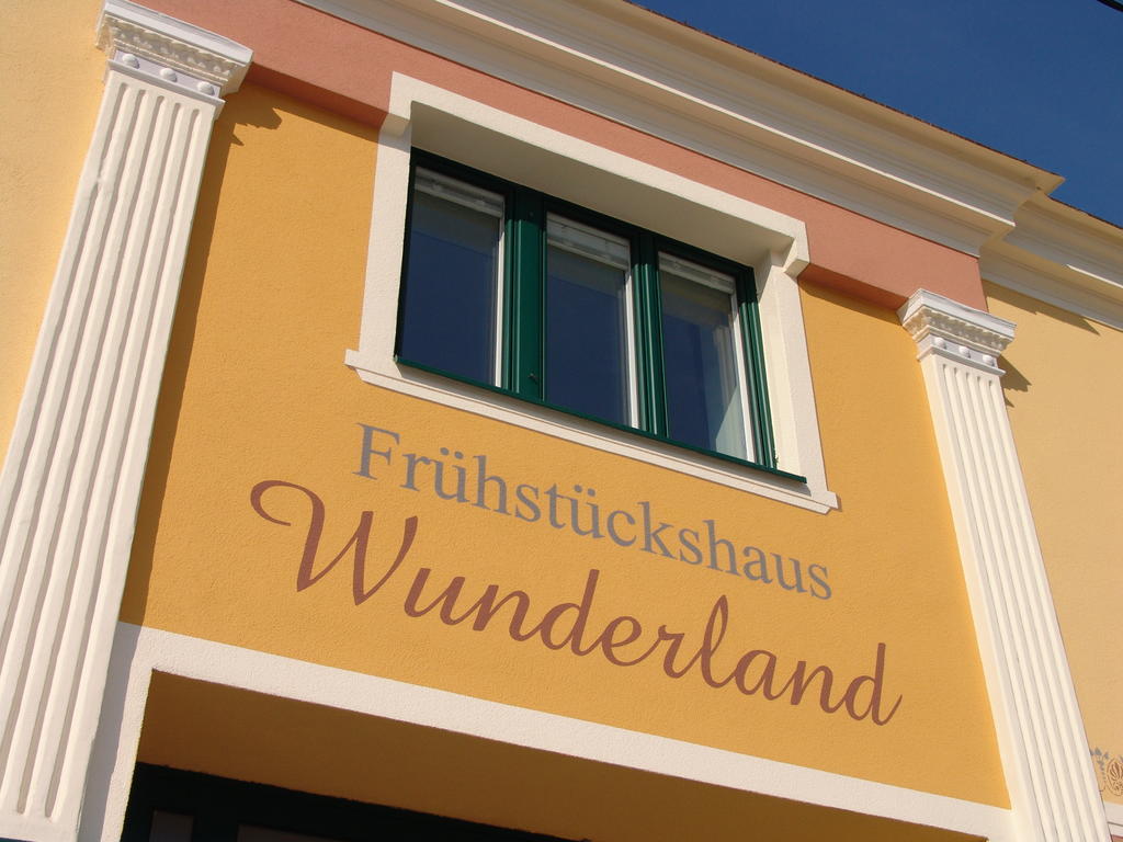 Fruehstueckshaus Wunderland Bed & Breakfast Laa an der Thaya Exterior photo