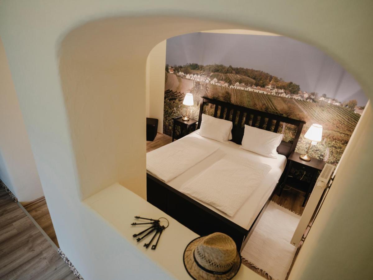 Fruehstueckshaus Wunderland Bed & Breakfast Laa an der Thaya Exterior photo